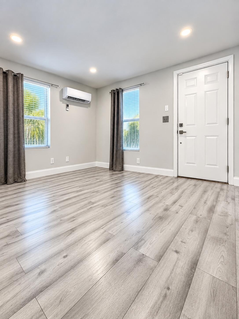 1028 18th Street - Photo 2