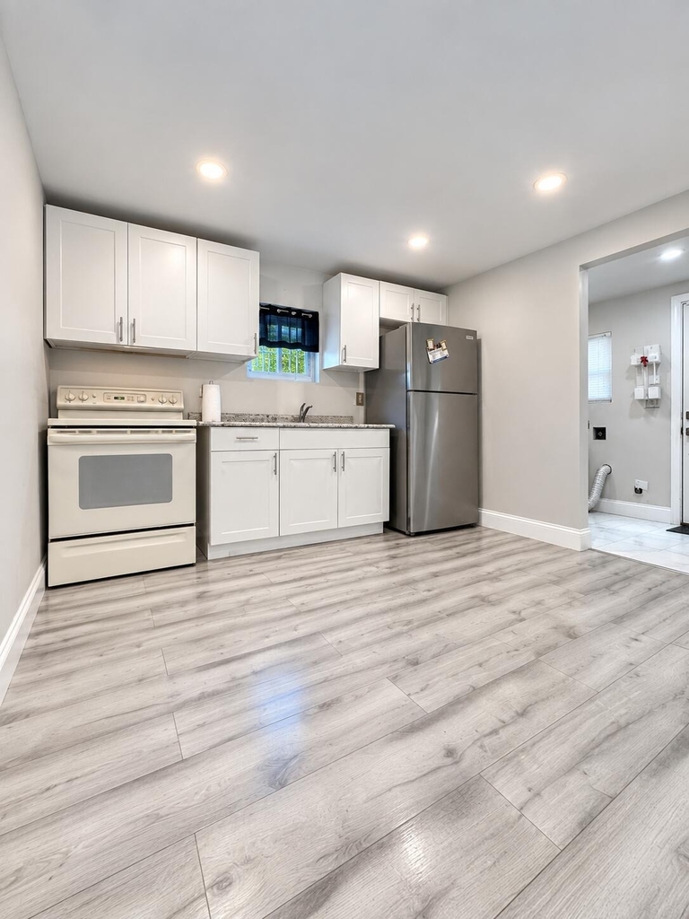 1028 18th Street - Photo 3
