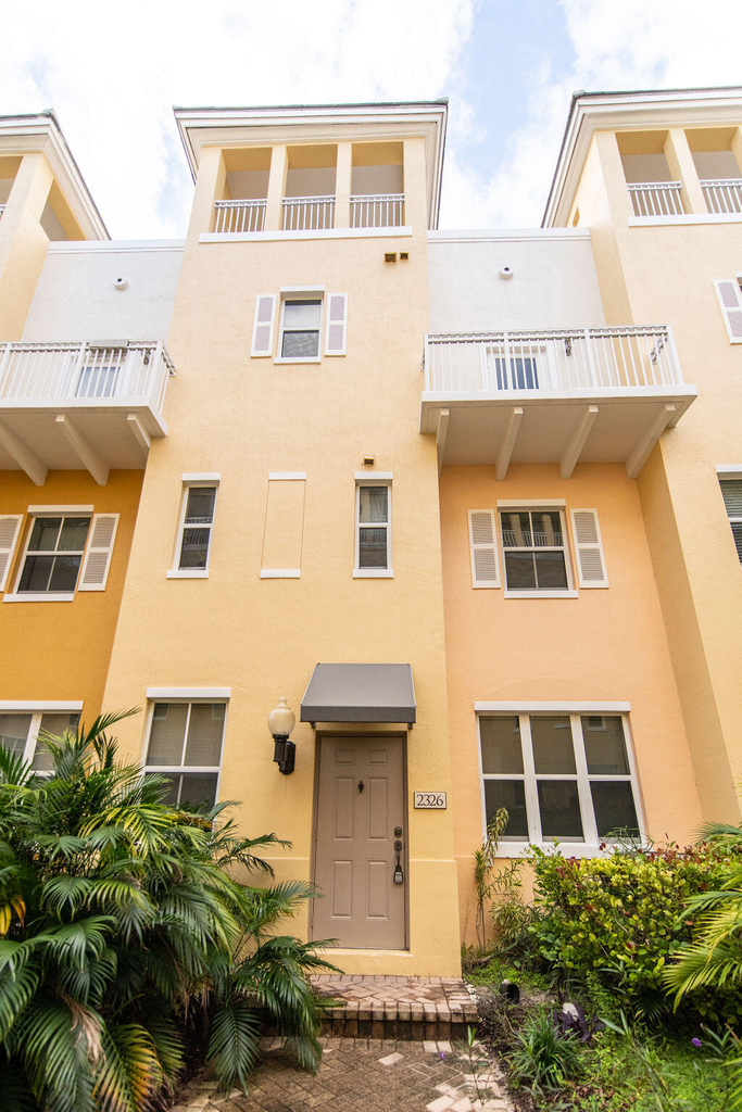 2326 Vintage Circle - Photo 0