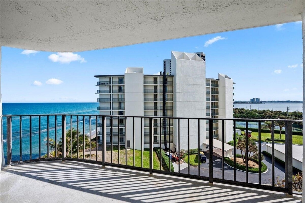 5420 N Ocean Drive - Photo 0