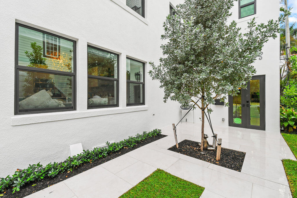 226 Oleander Avenue - Photo 3