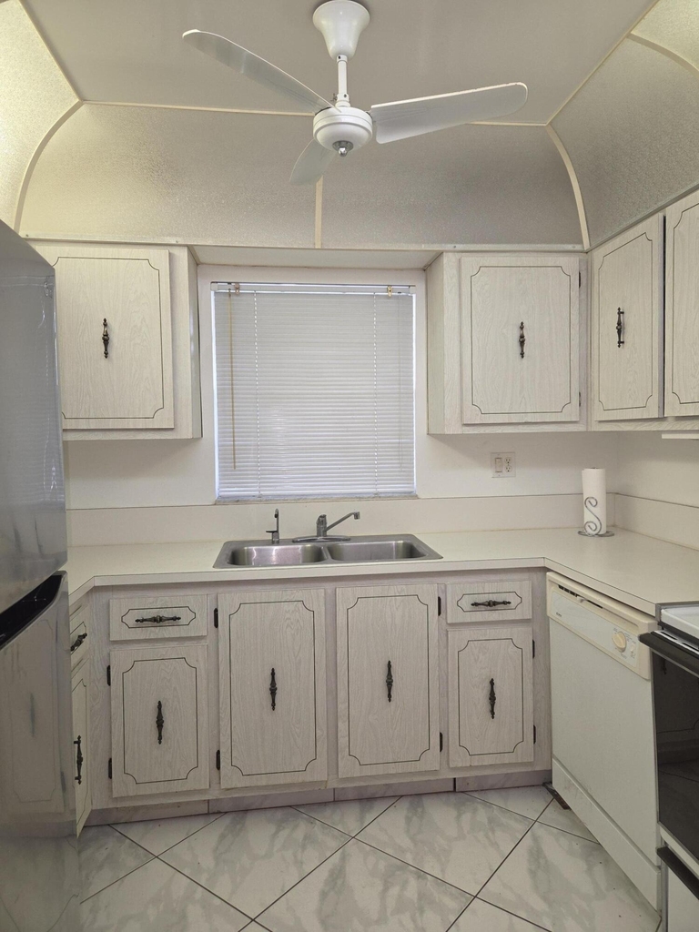 5150 Lakefront Boulevard - Photo 4