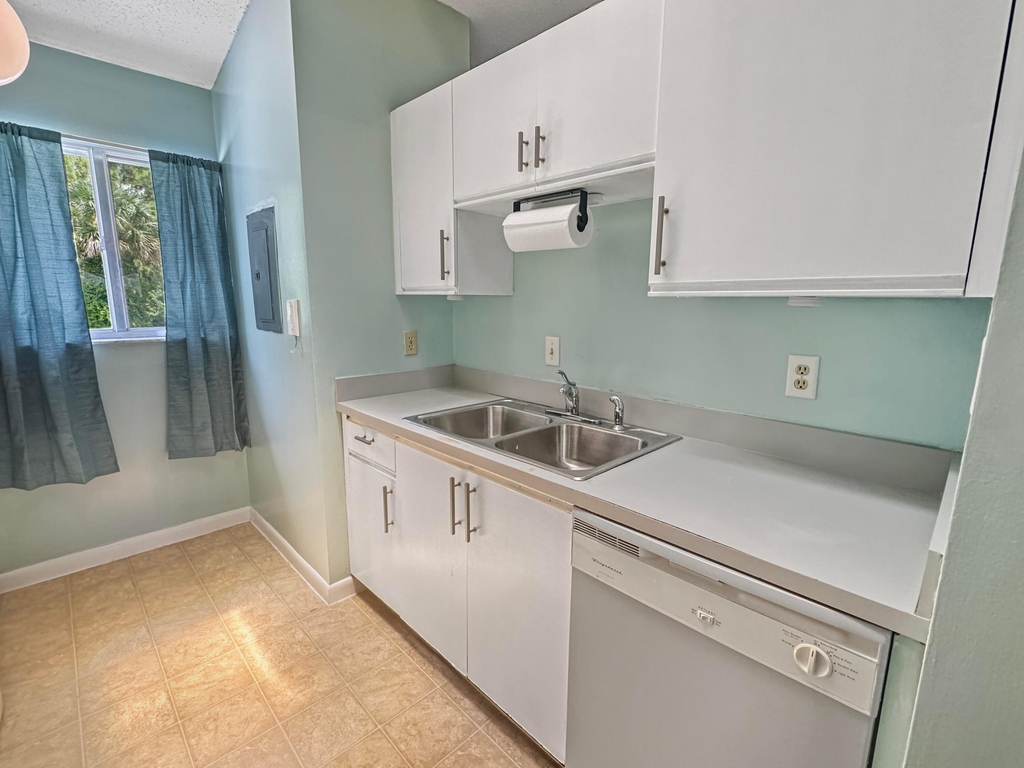 5747 Deer Run Drive - Photo 3