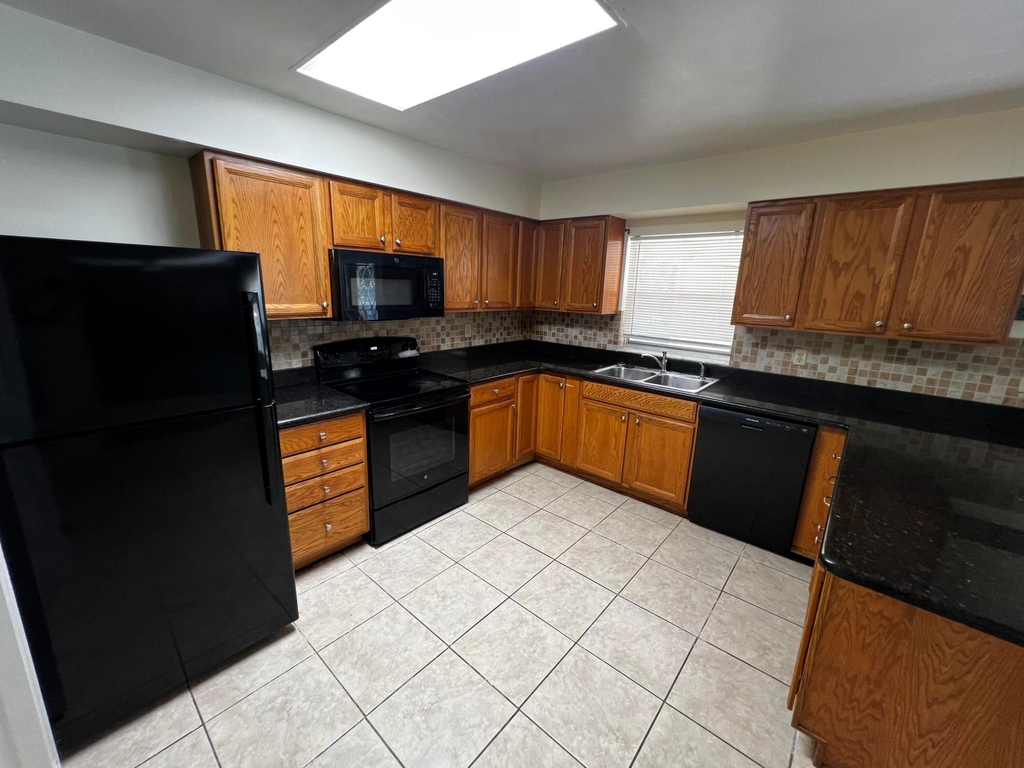 1024 Jamaica Avenue - Photo 10