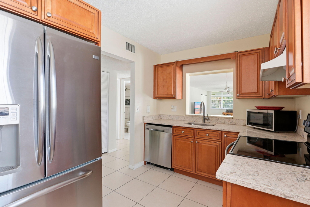 2825 Sw 22nd Avenue - Photo 0