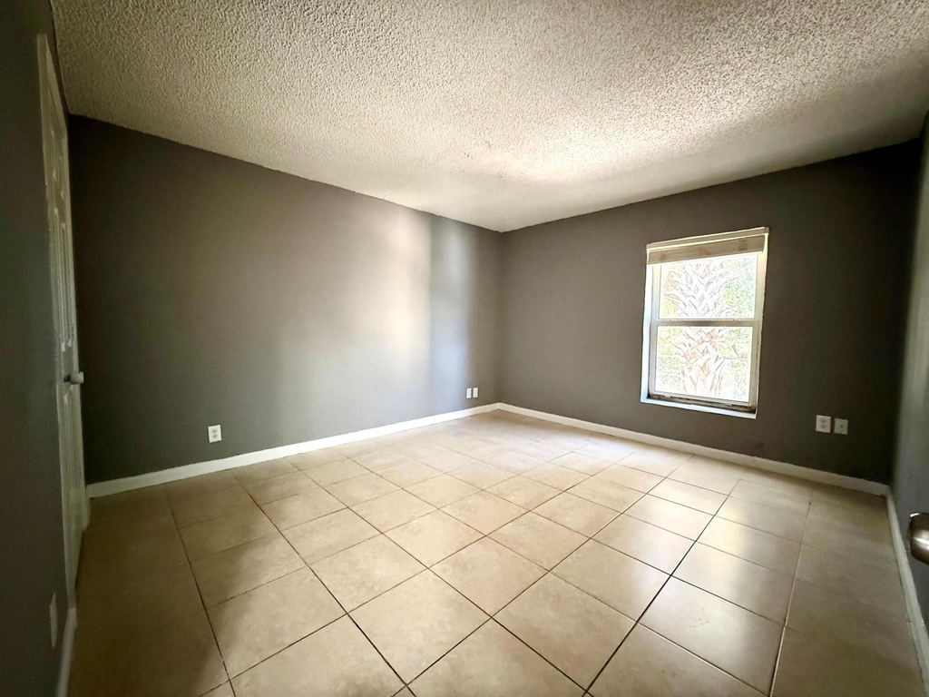 812 5th Street - Photo 3
