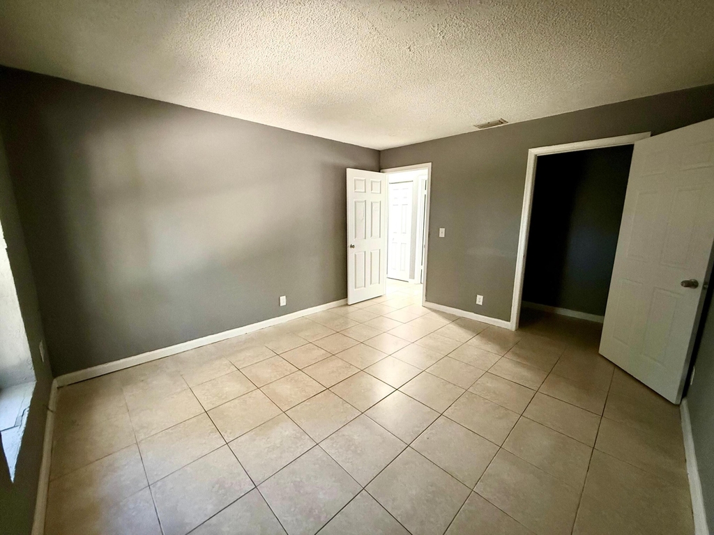 812 5th Street - Photo 5