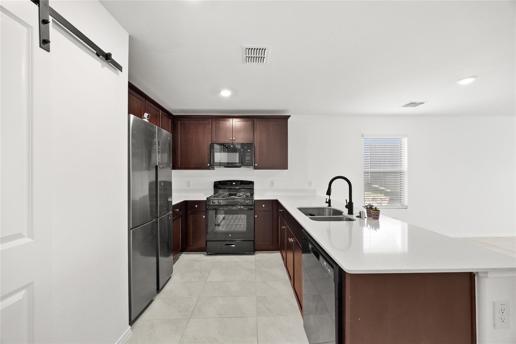 8324 Hollow Bend Street - Photo 6