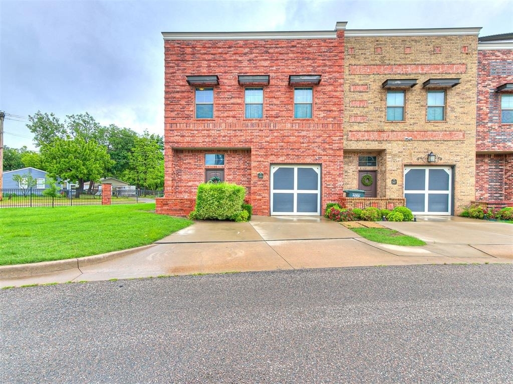 589 S Fretz Avenue - Photo 0