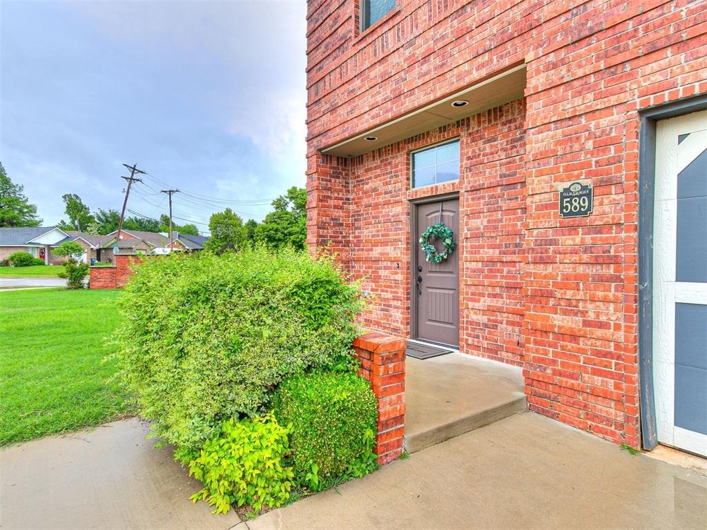 589 S Fretz Avenue - Photo 5