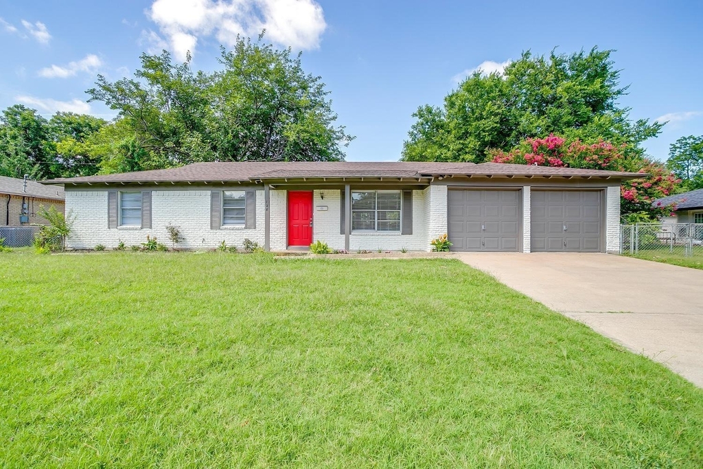 128 Se Robert Street - Photo 0
