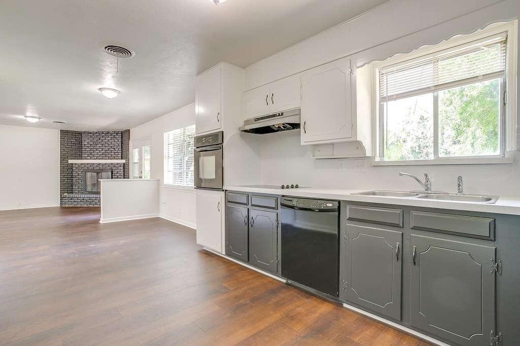 128 Se Robert Street - Photo 12