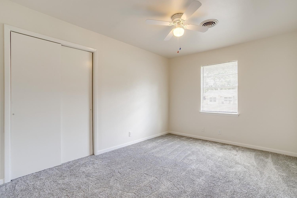 128 Se Robert Street - Photo 9