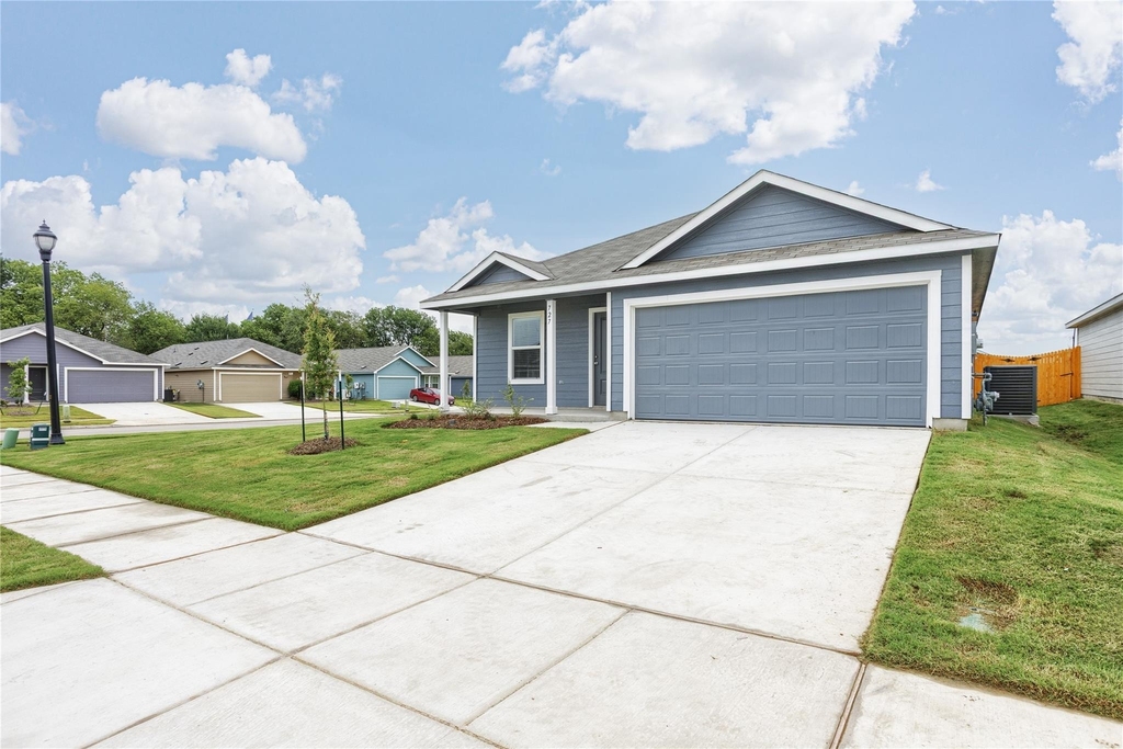 727 Ginkgo Way - Photo 0