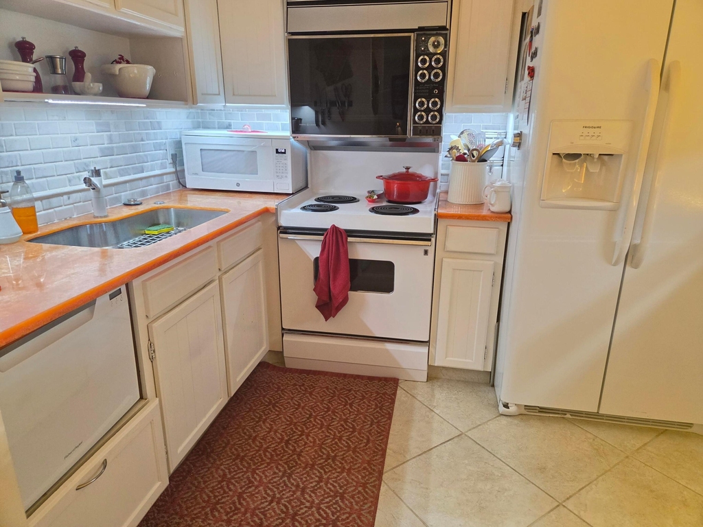 1357 Ne Ocean Boulevard - Photo 9
