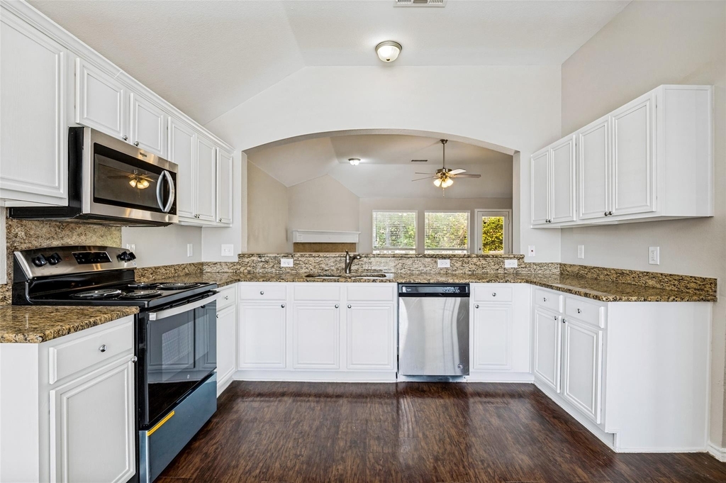 517 Saddlebrook Drive - Photo 9