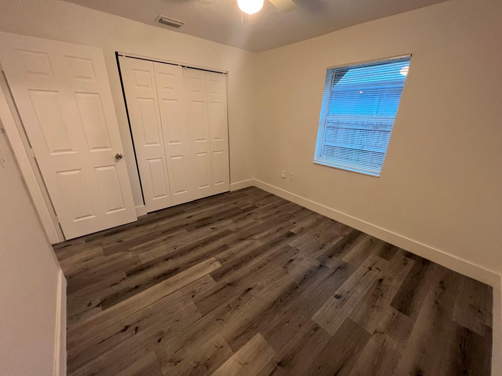 242 Nw 14th Street - Photo 11