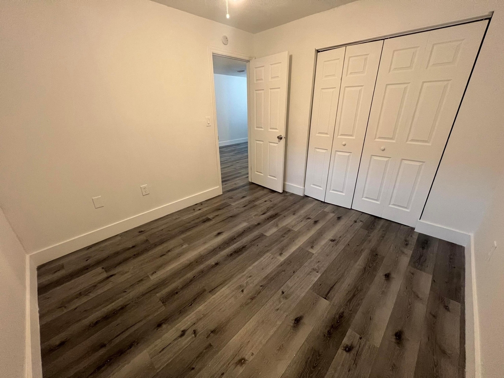 242 Nw 14th Street - Photo 9