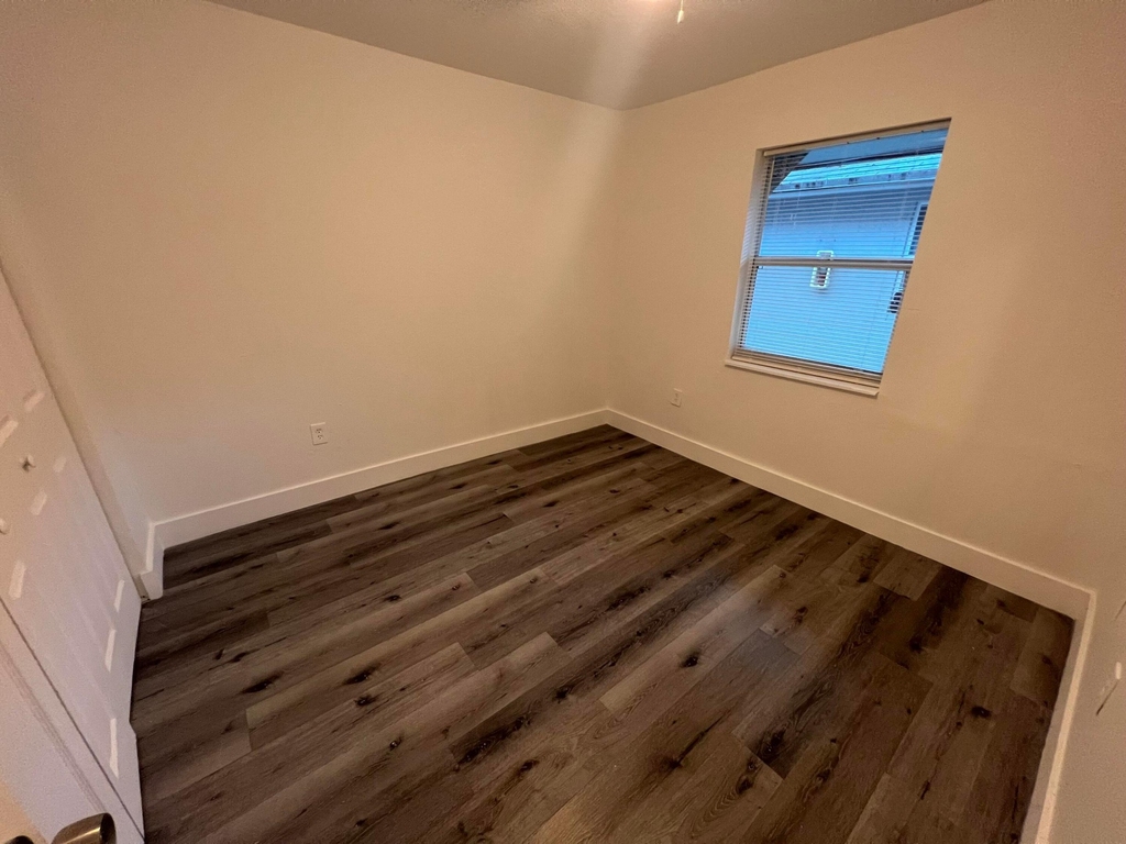 242 Nw 14th Street - Photo 7