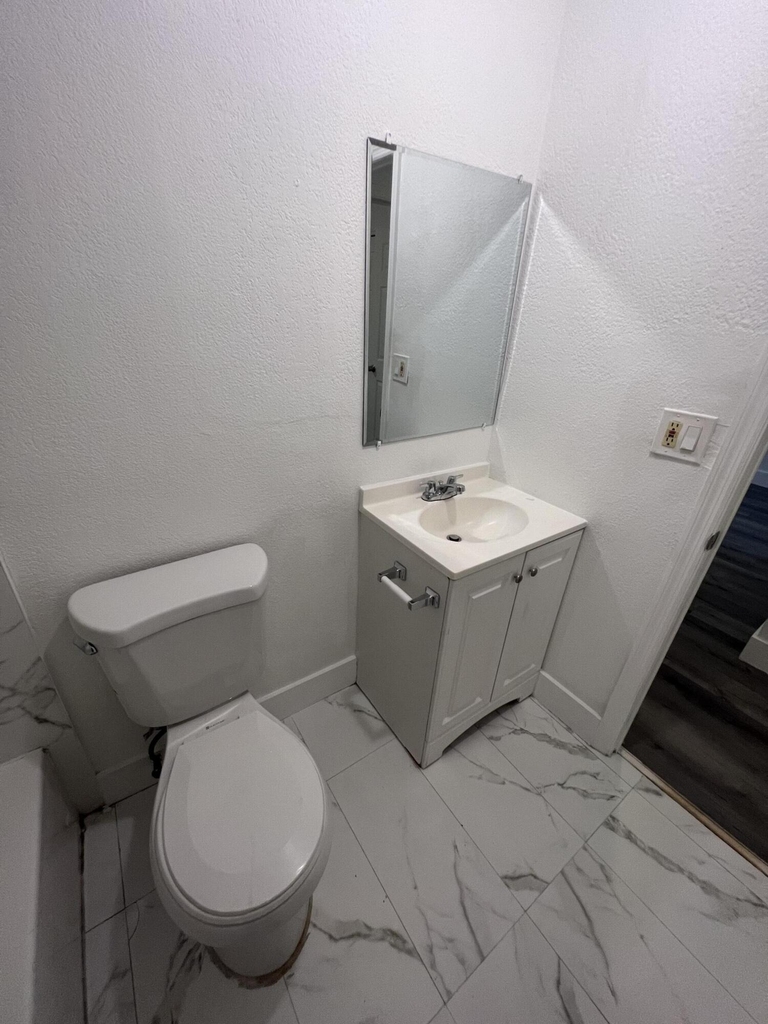 242 Nw 14th Street - Photo 15