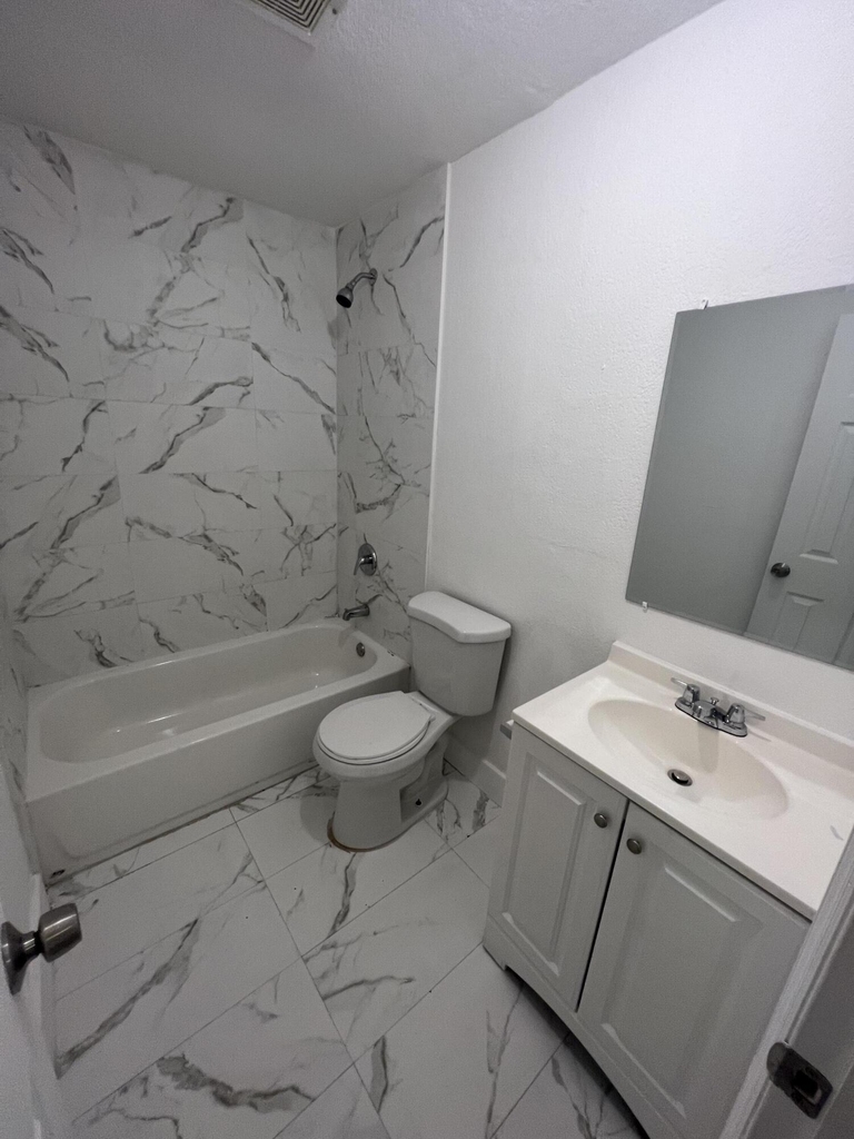 242 Nw 14th Street - Photo 13