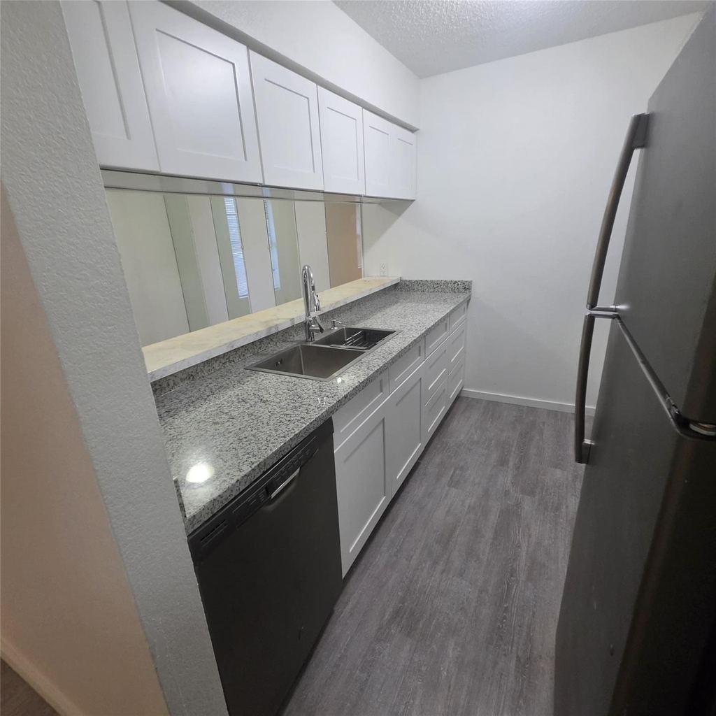 104 N Heights Drive - Photo 4