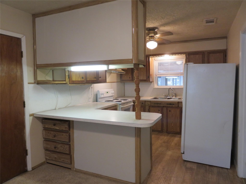 725 W Bullock Street - Photo 17