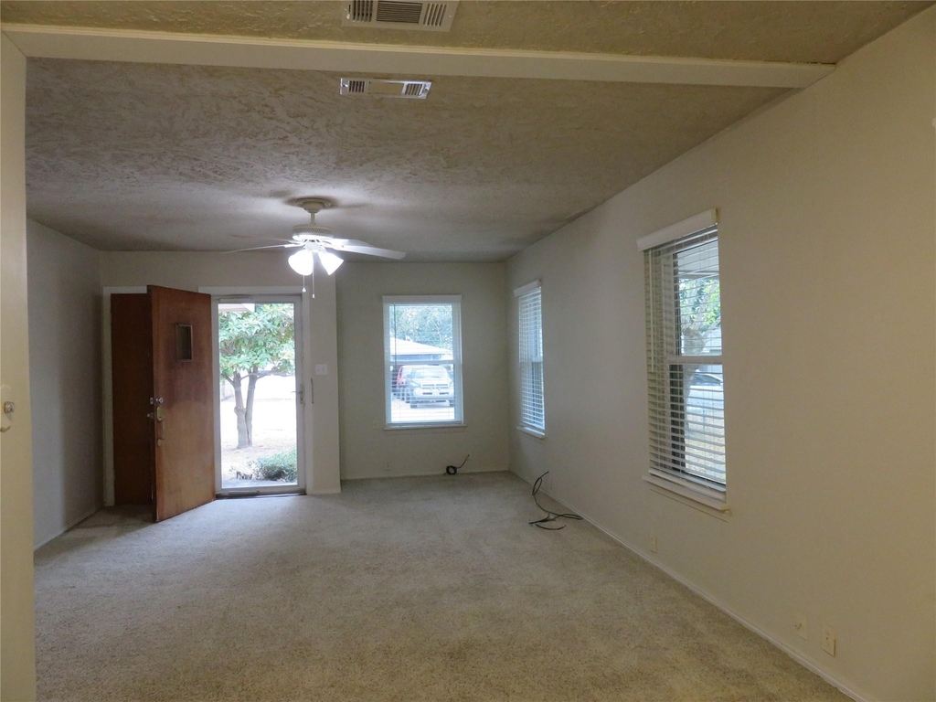 725 W Bullock Street - Photo 4