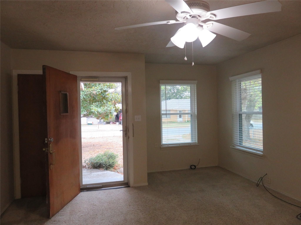 725 W Bullock Street - Photo 5
