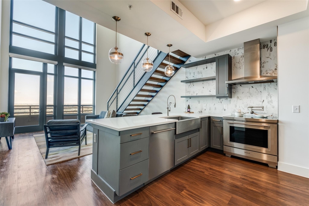 3611 Congress Avenue - Photo 0