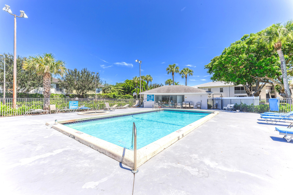 230 Se 10th Street - Photo 24