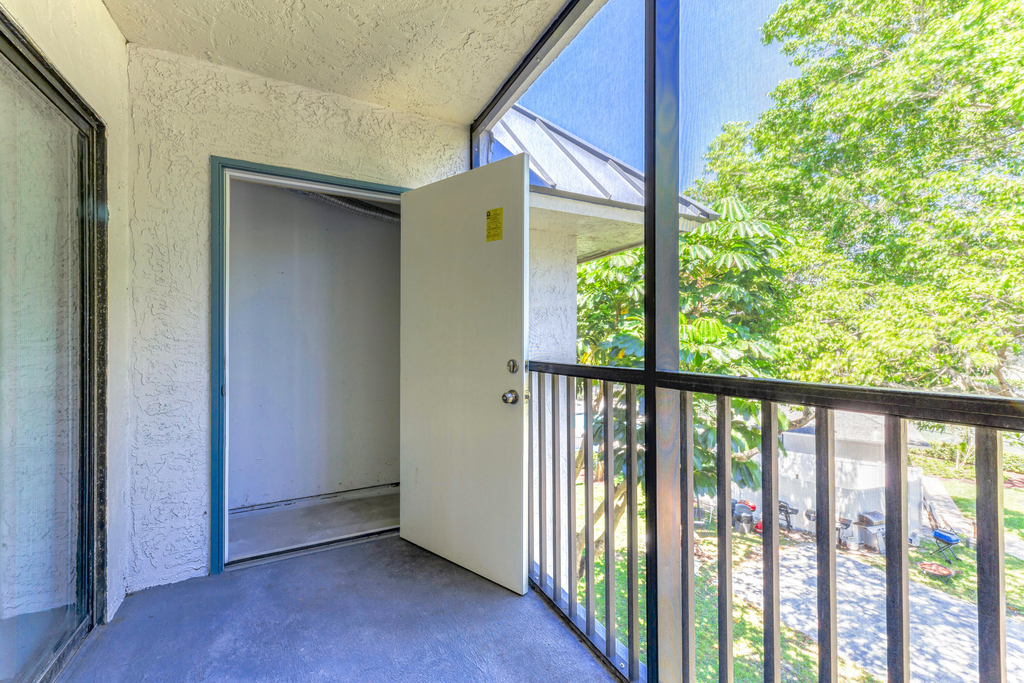 230 Se 10th Street - Photo 23