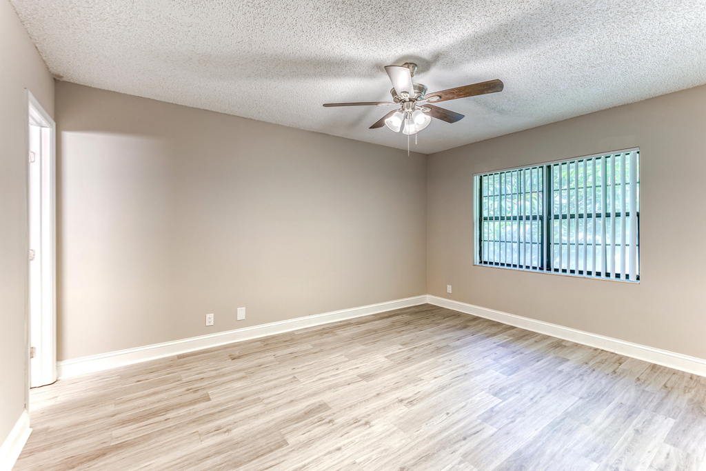 230 Se 10th Street - Photo 13