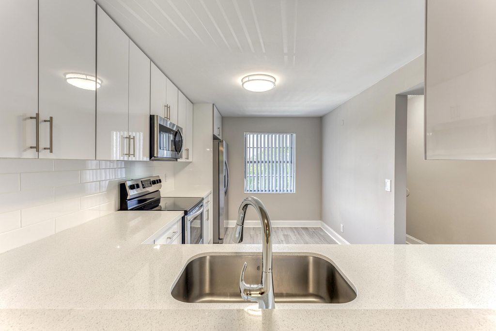 230 Se 10th Street - Photo 19