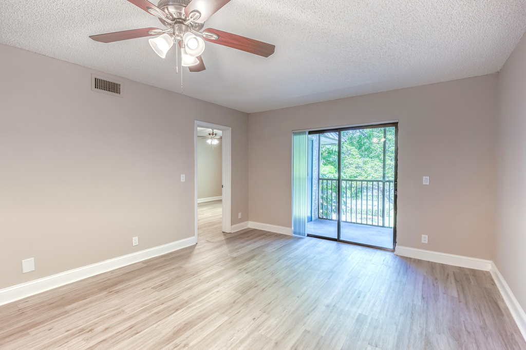 230 Se 10th Street - Photo 3