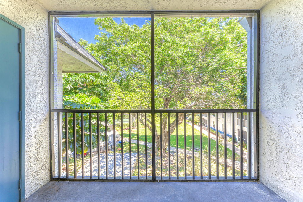230 Se 10th Street - Photo 22
