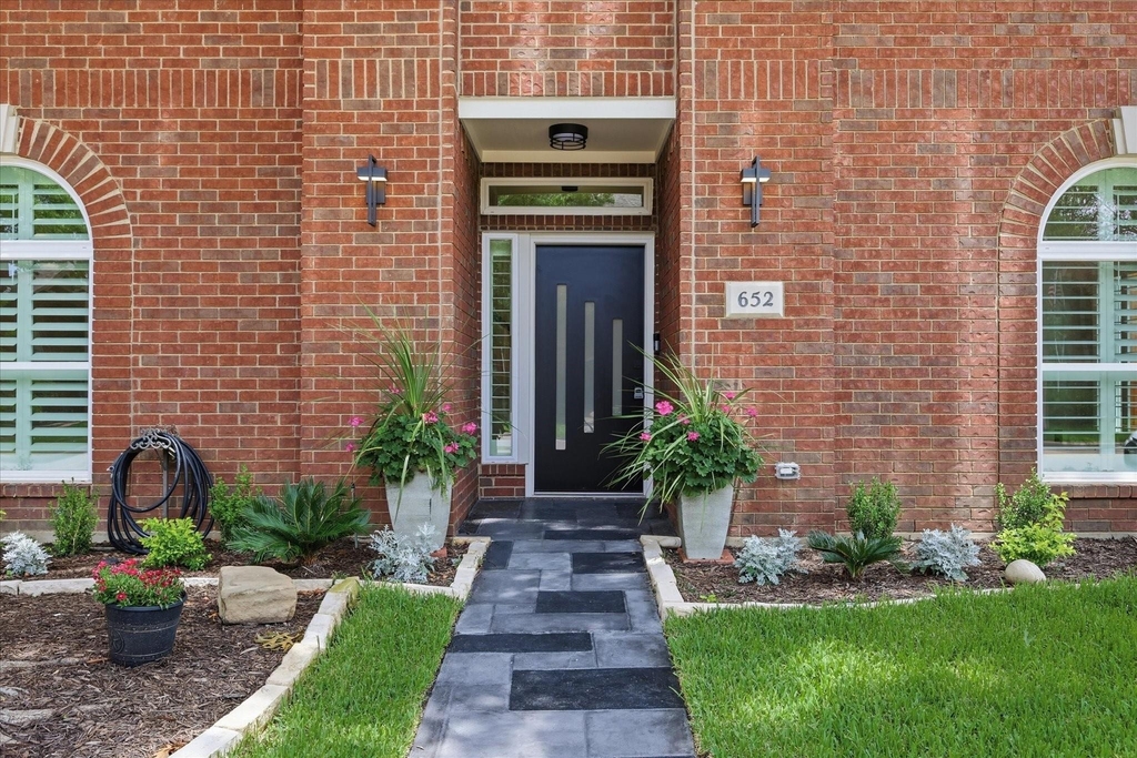 652 Allen Road - Photo 1