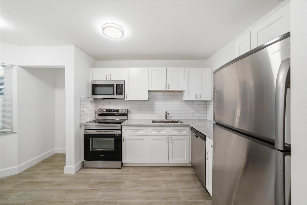 428 Grove Isle Circle - Photo 2