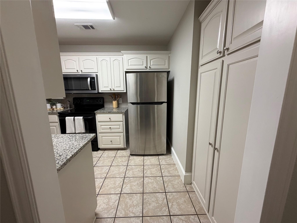 502 Oakridge Drive - Photo 4