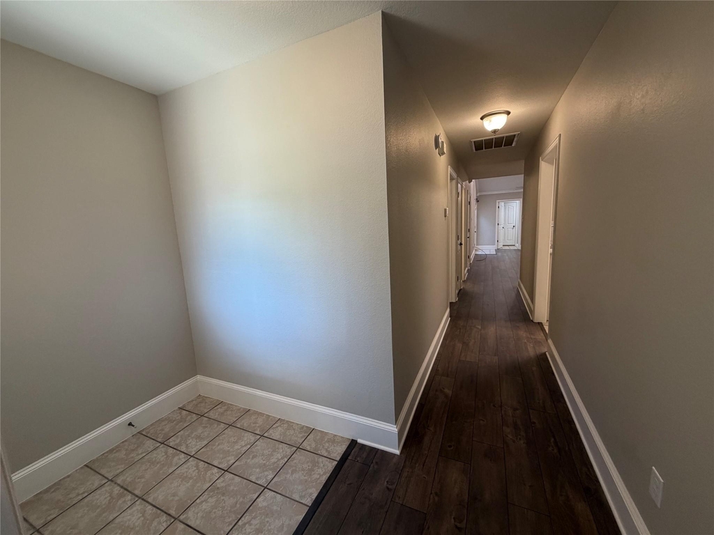 502 Oakridge Drive - Photo 2