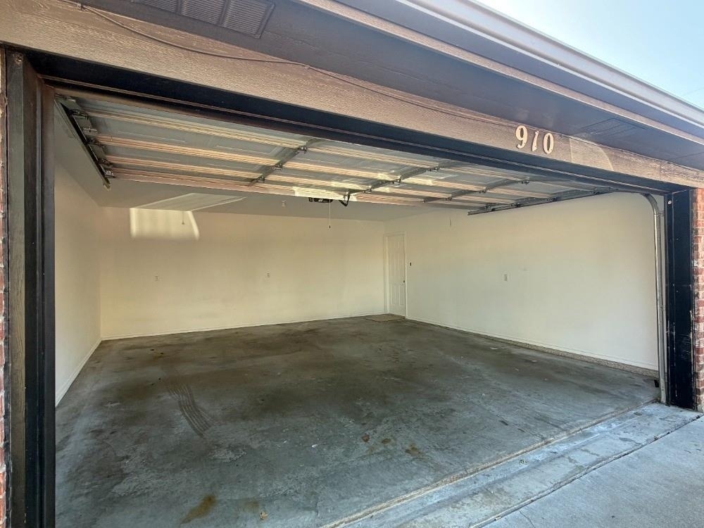 910 Austin - Photo 8