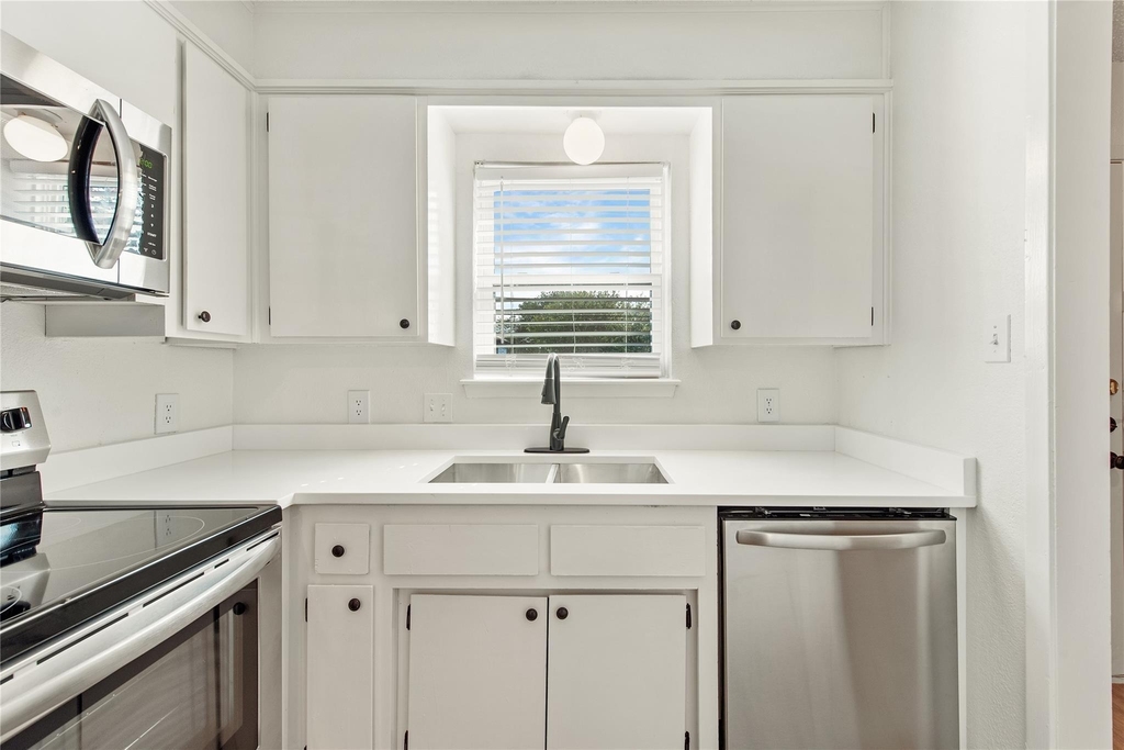 7700 Chapin Road - Photo 4