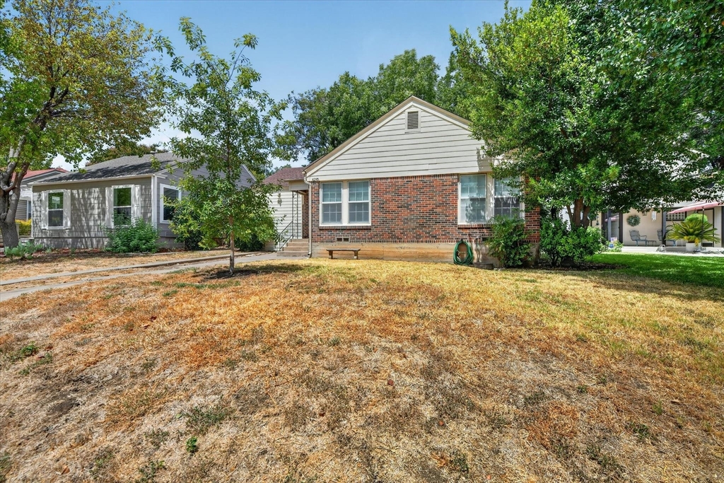 4216 Donnelly Avenue - Photo 2