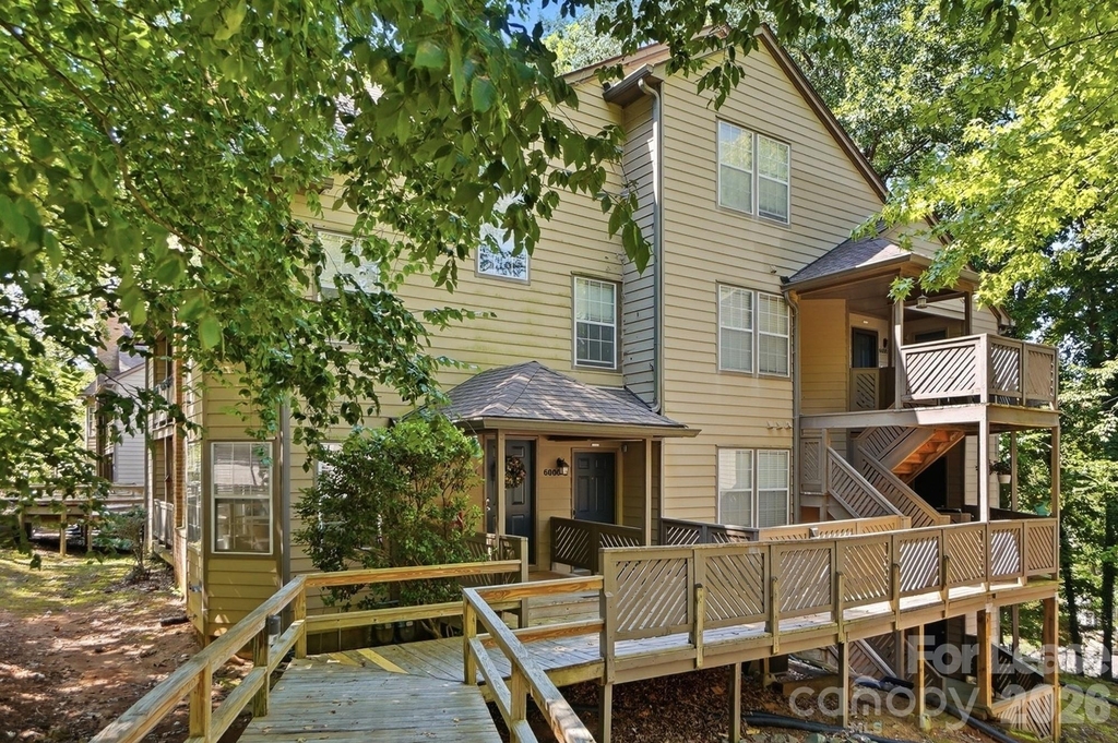 6000 Gray Gate Lane - Photo 0