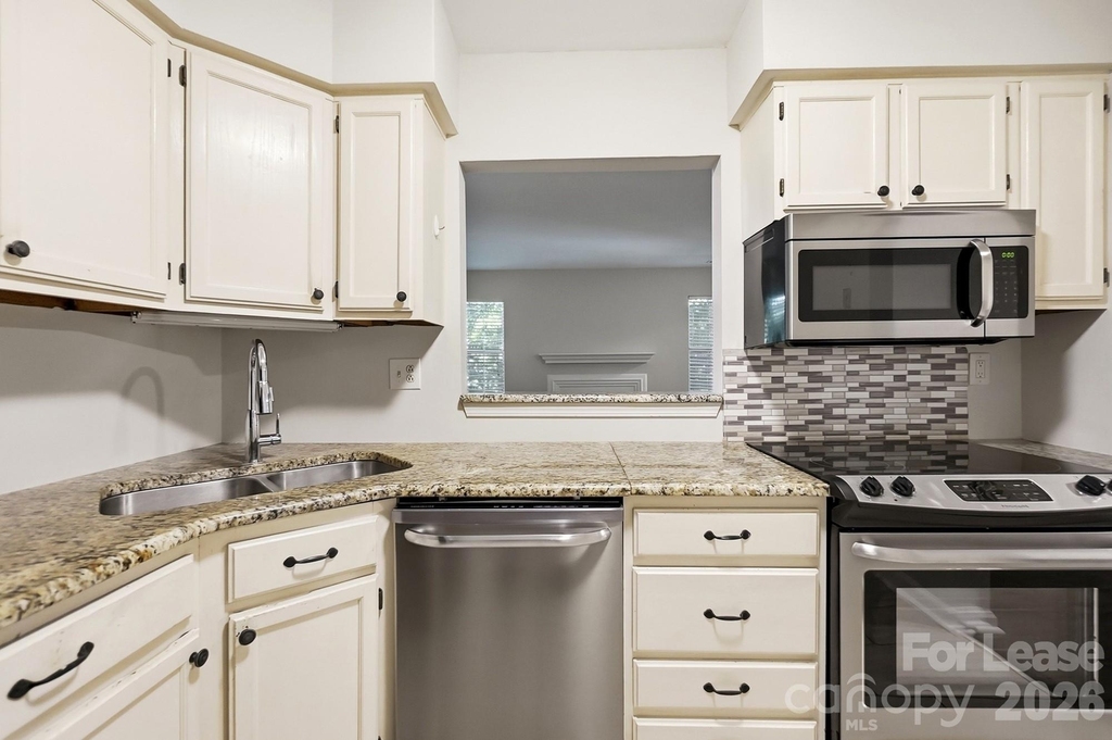6000 Gray Gate Lane - Photo 11