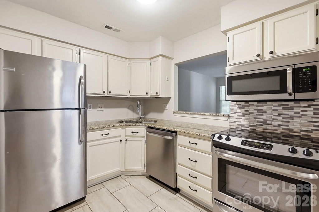 6000 Gray Gate Lane - Photo 10