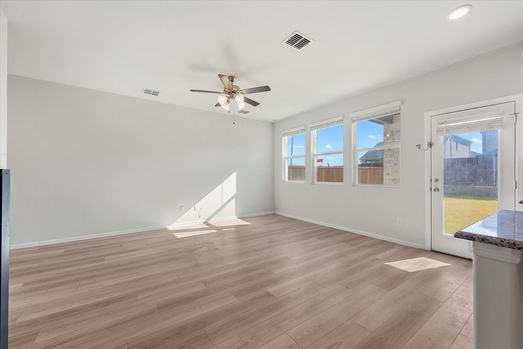 1012 Portina Drive - Photo 4