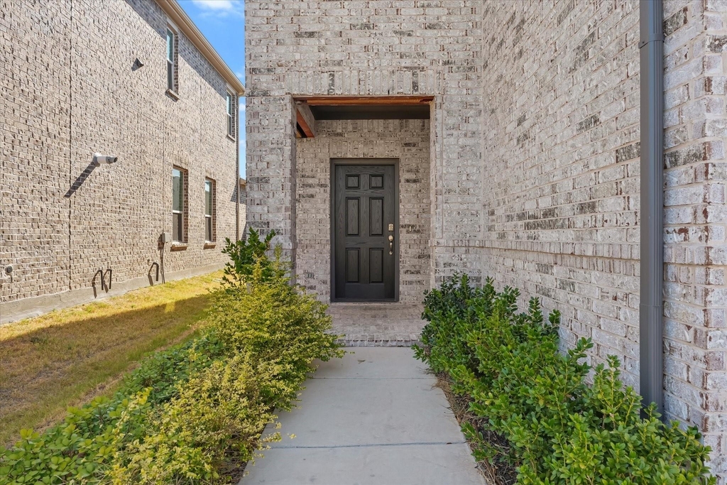 1012 Portina Drive - Photo 2