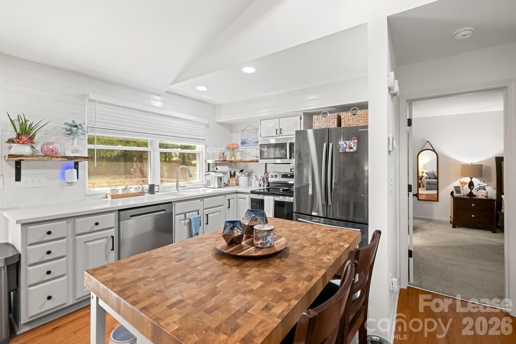 8211 Park Vista Circle - Photo 4
