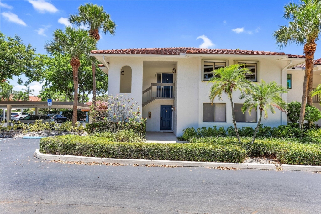 60 Pelican Pointe Drive - Photo 0